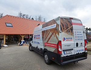 Zateplení stropu kulturního domu pomocí foukané izolace